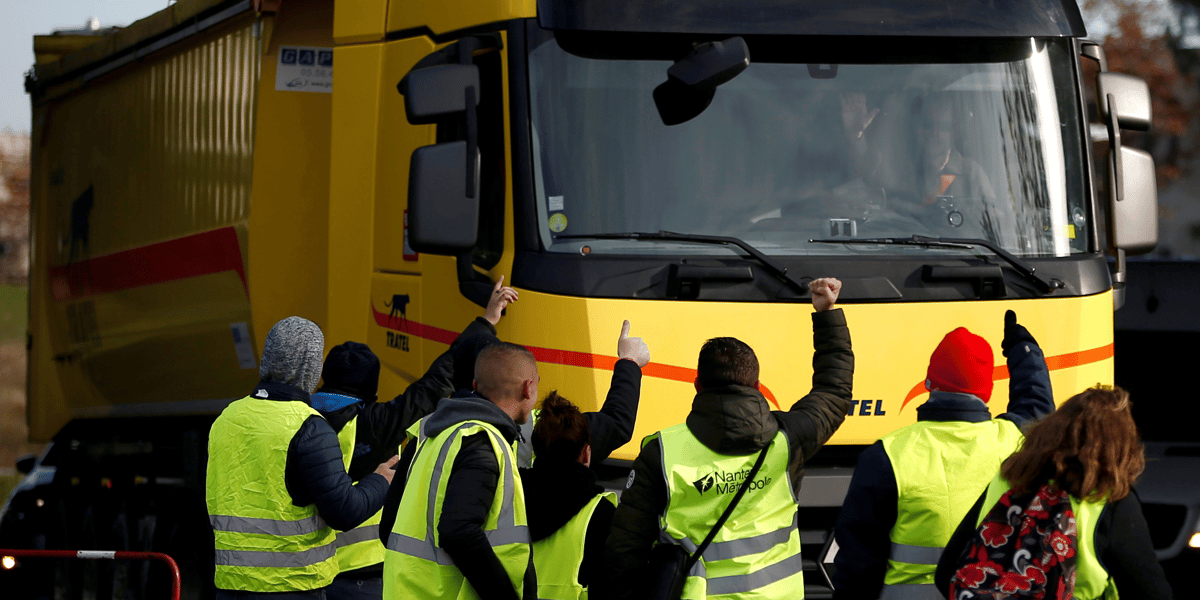 Le gouvernement denonce une "derive" des "gilets jaunes"