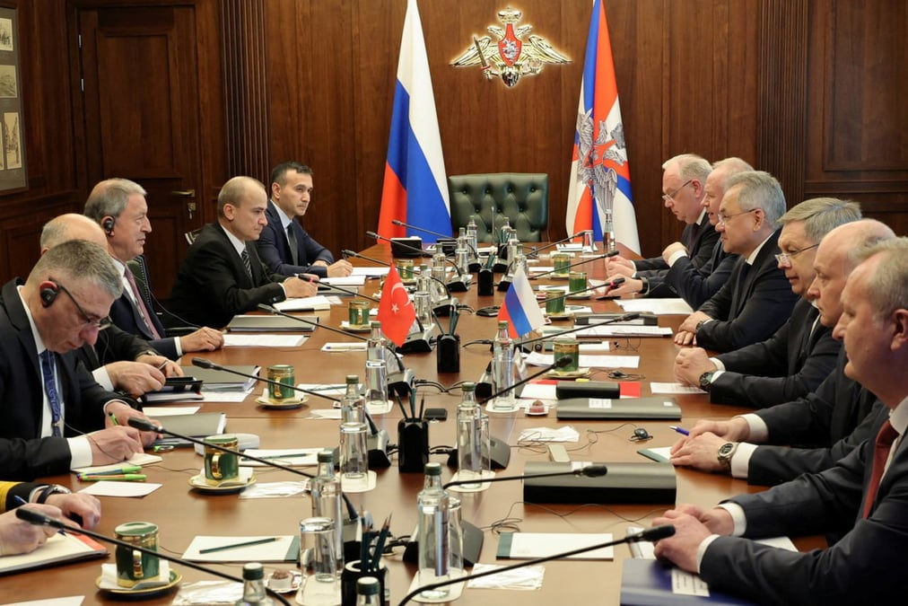 Les ministres de la defense de la russie, de l'iran, de la syrie et de la turquie se reunissent a moscou