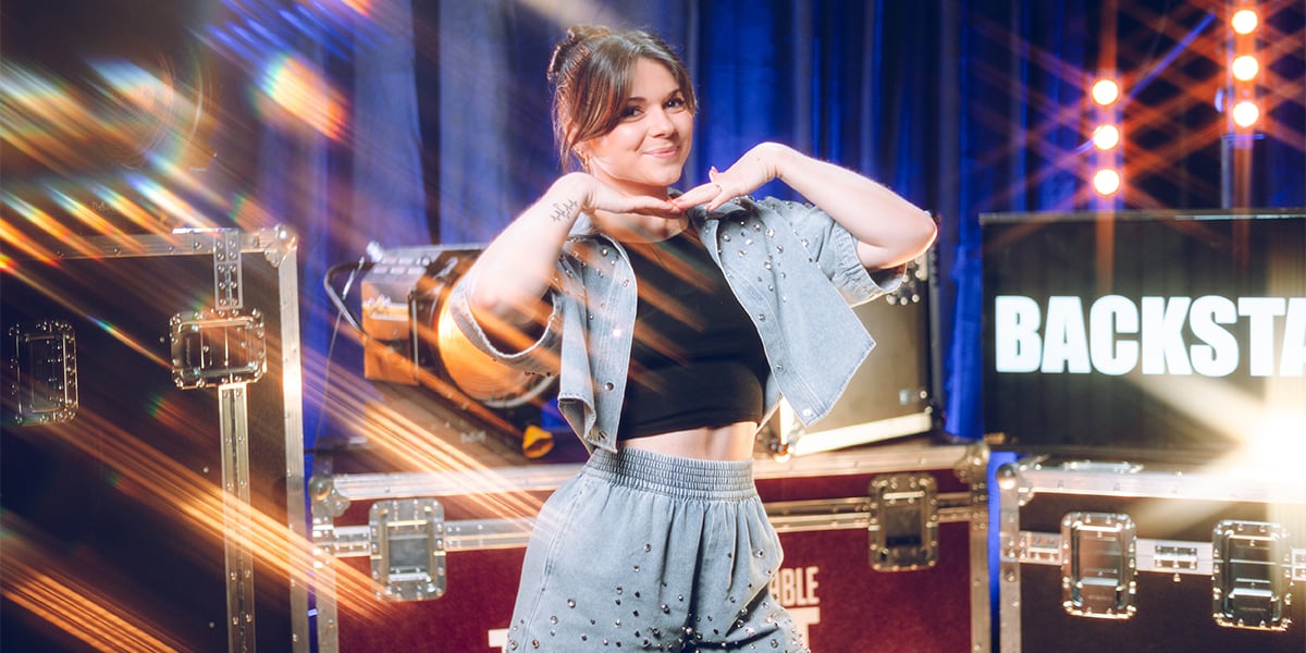 Juju Fitcats sur le plateau de « La France a un incroyable talent ».
