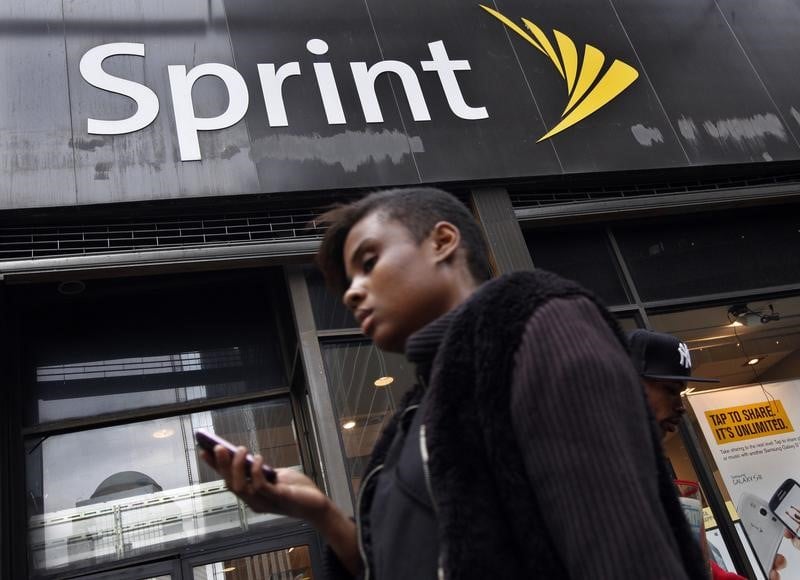 Sprint depasse le consensus et releve ses previsions