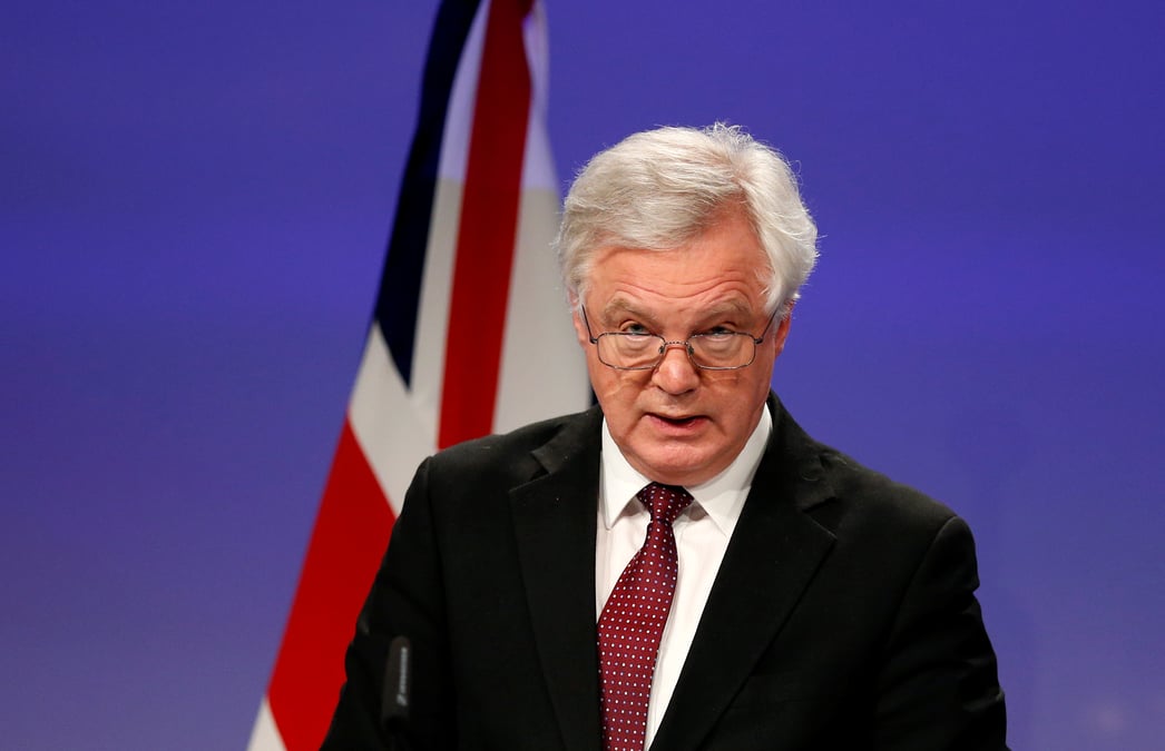 Londres n'a pas encore pris de decision sur la syrie, indique davis