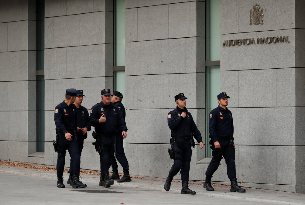 Detention pour 9 dirigeants catalans, mandat d'arret contre puigdemont selon la vanguardia