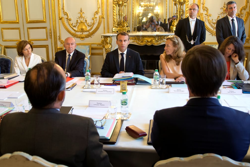 Macron dit aux ministres de se reposer pour "repartir encore plus fort"