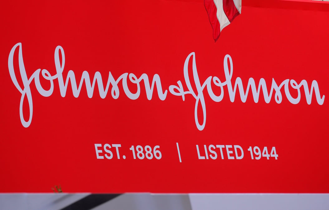 J&j revoit ses previsions a la hausse apres un 2e trimestre meilleur que prevu