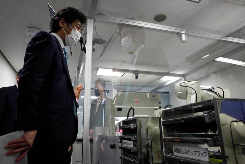 Le japon teste un robot pour le depistage du coronavirus