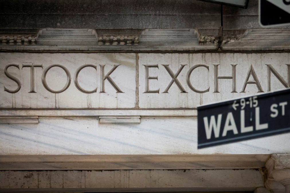 L'entree de la bourse de new york (nyse) sur wall street
