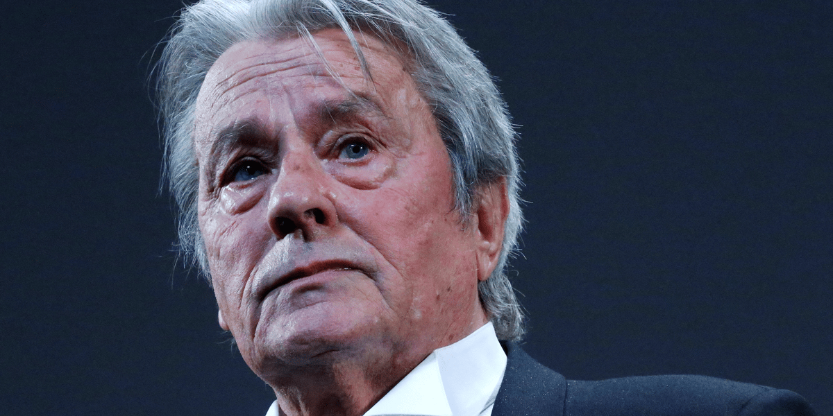 « Monsieur Klein ou Rocco, le Guépard ou le Samouraï, Alain Delon a incarné des rôles légendaires, et fait rêver le monde », a écrit Emmanuel Macron sur X.