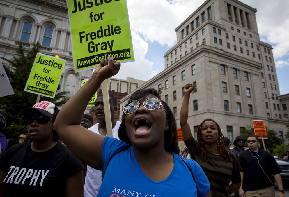 Six policiers poursuivis apres la mort de freddie gray a baltimore