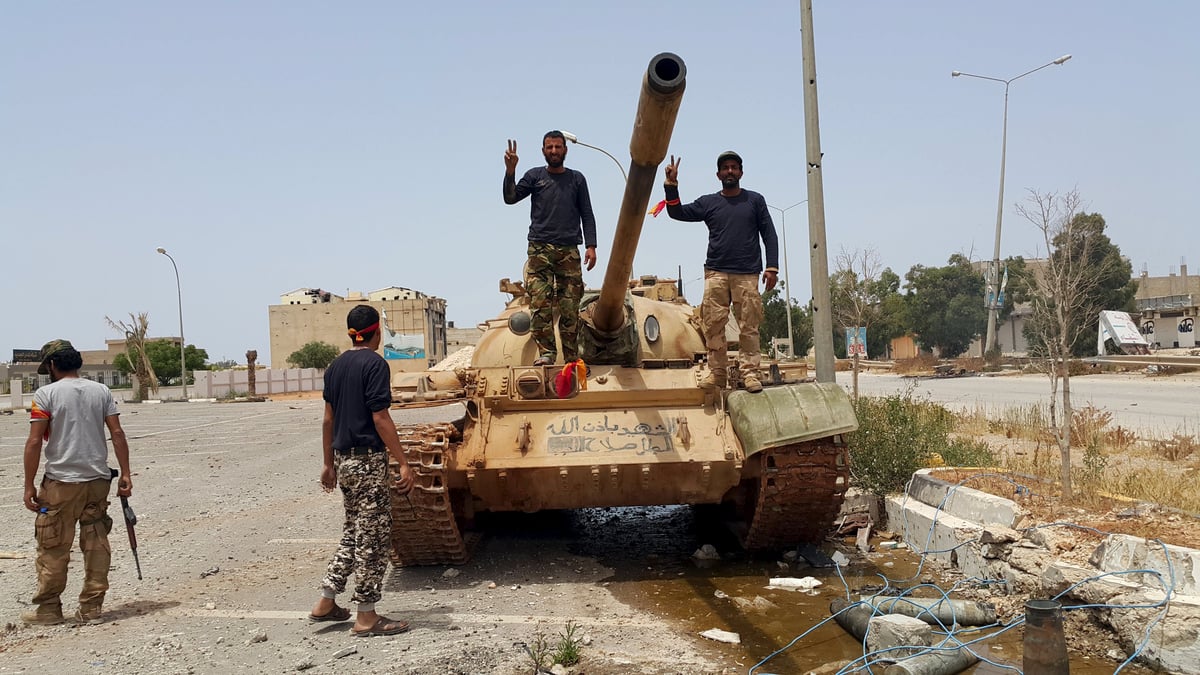 Tirs de roquettes en libye sur benghazi