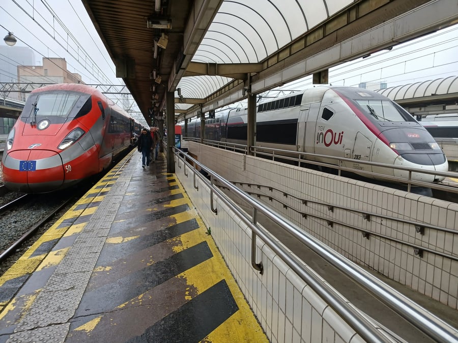 Deux TGV Trenitalia et SNCF InOui à la gare de Lyon Part-Dieu en janvier 2025.