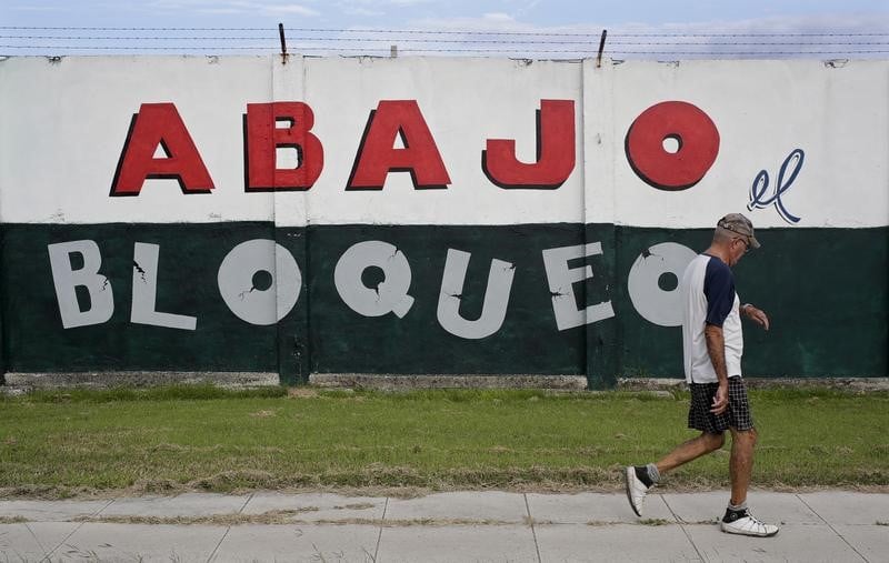 Hollande plaide pour une levee de l'embargo contre cuba
