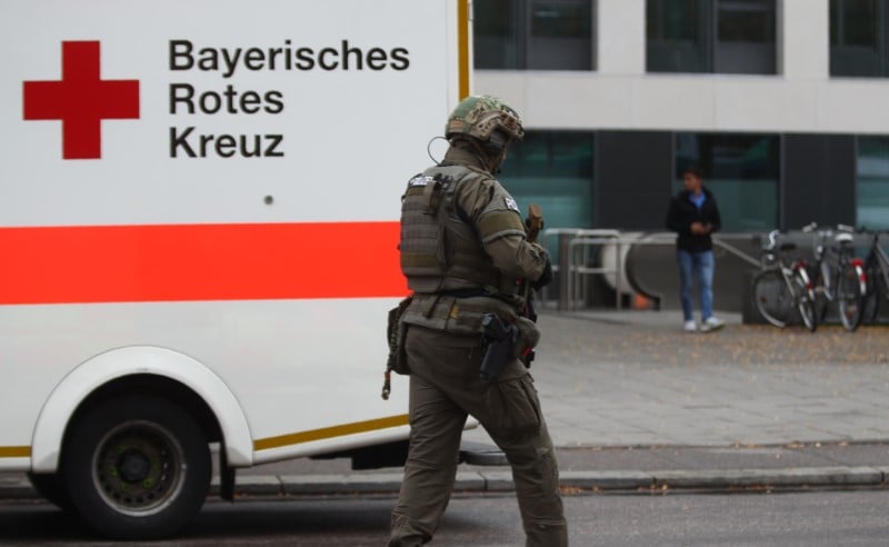 Cinq personnes legerement blessees a l'arme blanche a munich