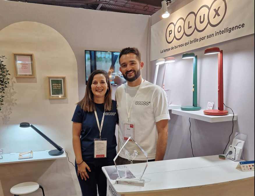 Polux veut séduire les entreprises avec sa lampe de bureau intelligente.