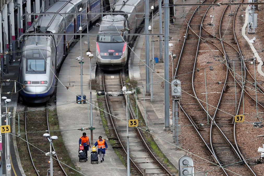 Le gouvernement tiendra bon face a la greve a la sncf, selon borne
