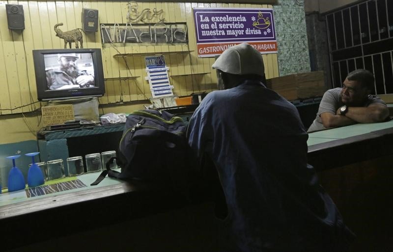 Les cubains apprennent la mort de castro
