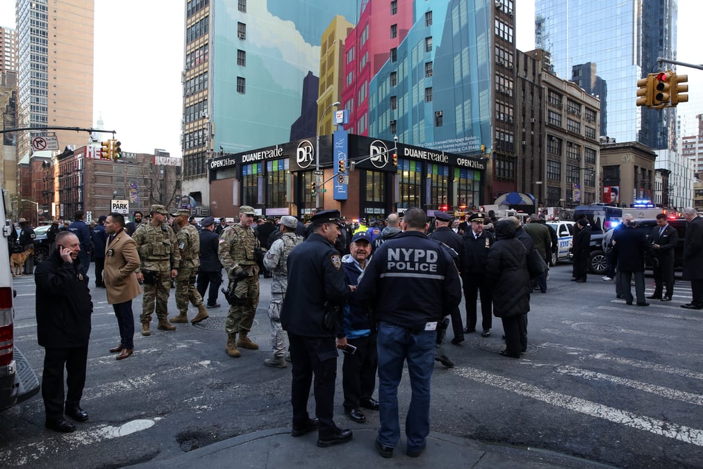La police inculpe le suspect presume de l'attaque de new york