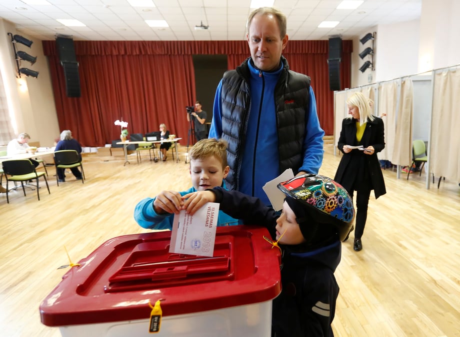 Les partis pro-europeens resistent en lettonie, selon un sondage