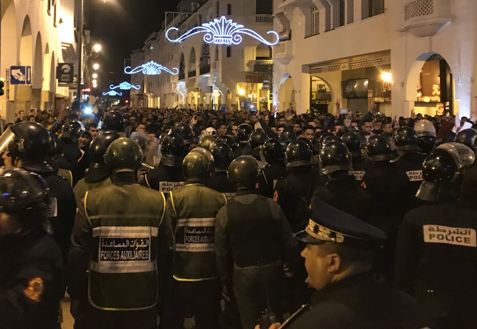 Maroc: manifestation de milliers d'enseignants dispersee a rabat