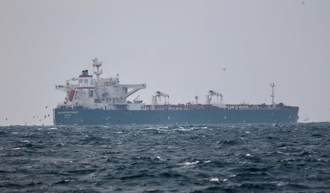 Le petrolier advantage sweet, battant pavillon des iles marshall, en mer de marmara pres d'istanbul