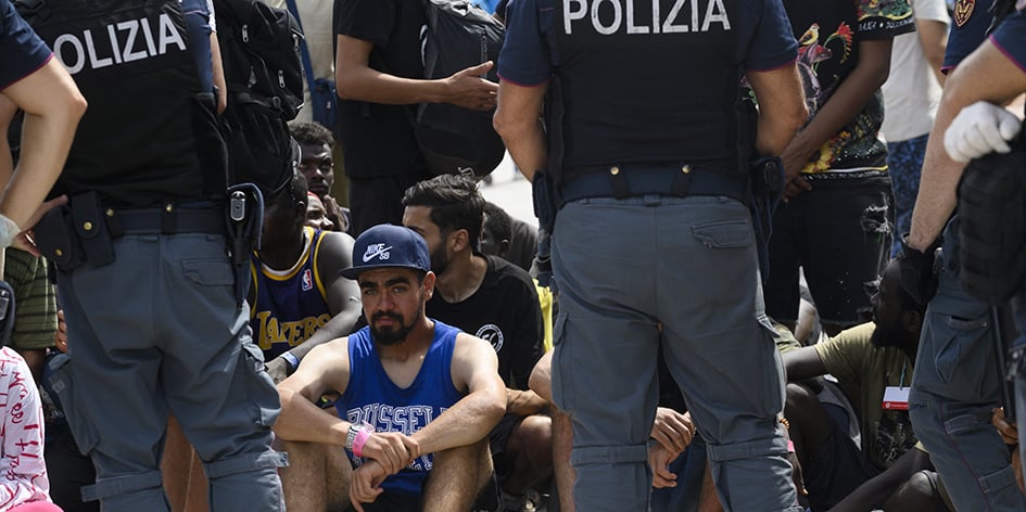 Des migrants à Lampedusa (Italie), le 16 septembre.