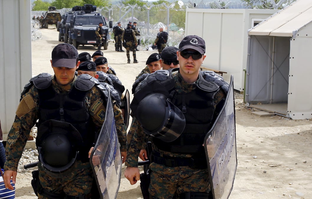 Echauffourees entre migrants et la police macedonienne
