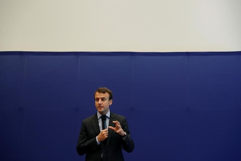 La loi macron n'en a pas fini avec les professions reglementees