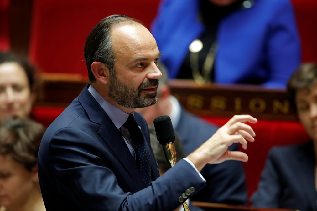 La reforme des institutions decalee par le "debat national"