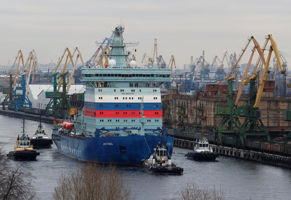 La russie vante la voie maritime de l'arctique apres le blocage du canal de suez