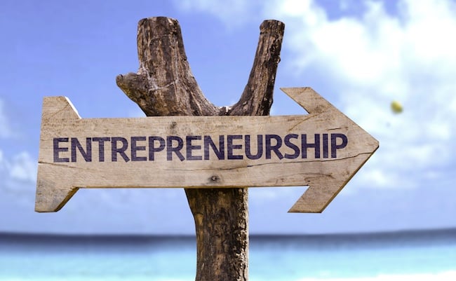 En France, l’entrepreneuriat est perçu comme un choix de carrière souhaitable pour 67,8% des personnes interrogées et comme un statut social élevé pour 55,4%.