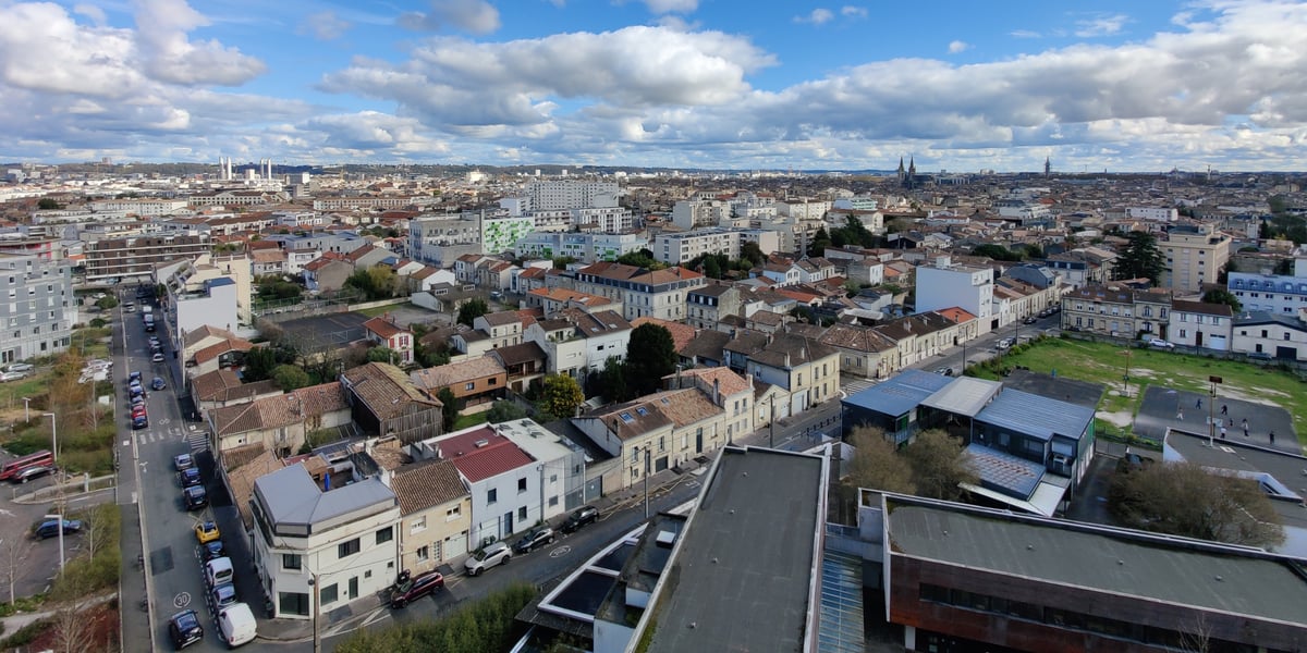 A Bordeaux, l'urbanisme s'est traditionnellement développé à l'horizontale, impliquant une importante consommation foncière.