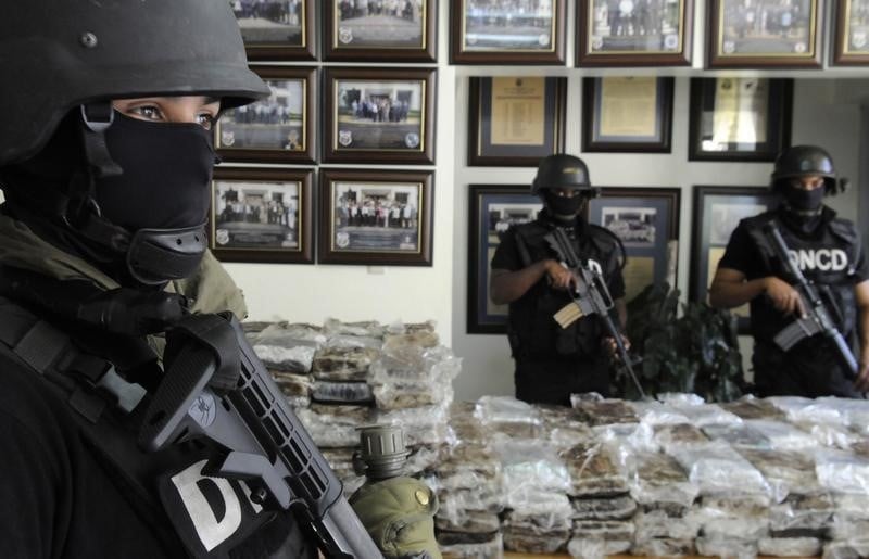 Deux pilotes suspectes de trafic de drogue fuient saint-domingue