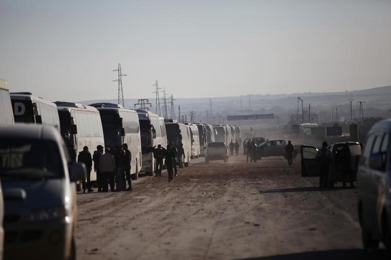 Reprise de l'evacuation de civils et de rebelles a homs
