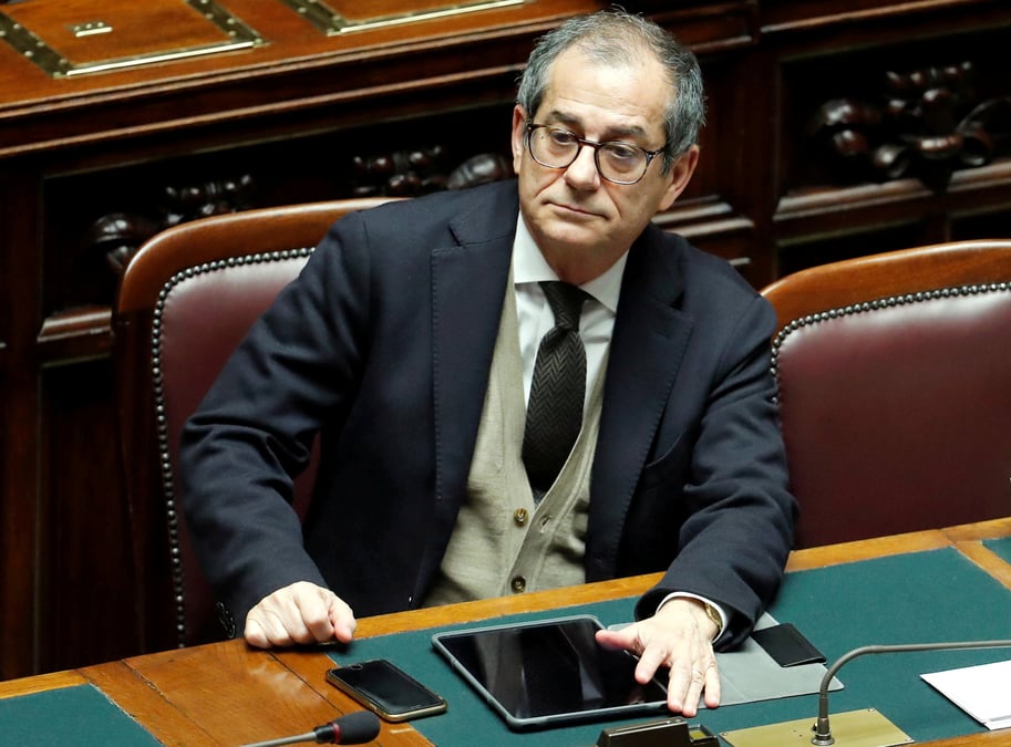 Italie: tria voit des signes encourageants pour l'economie