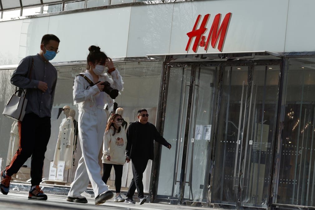 Xinjiang: la chine somme h&m et d'autres de ne pas se meler de politique