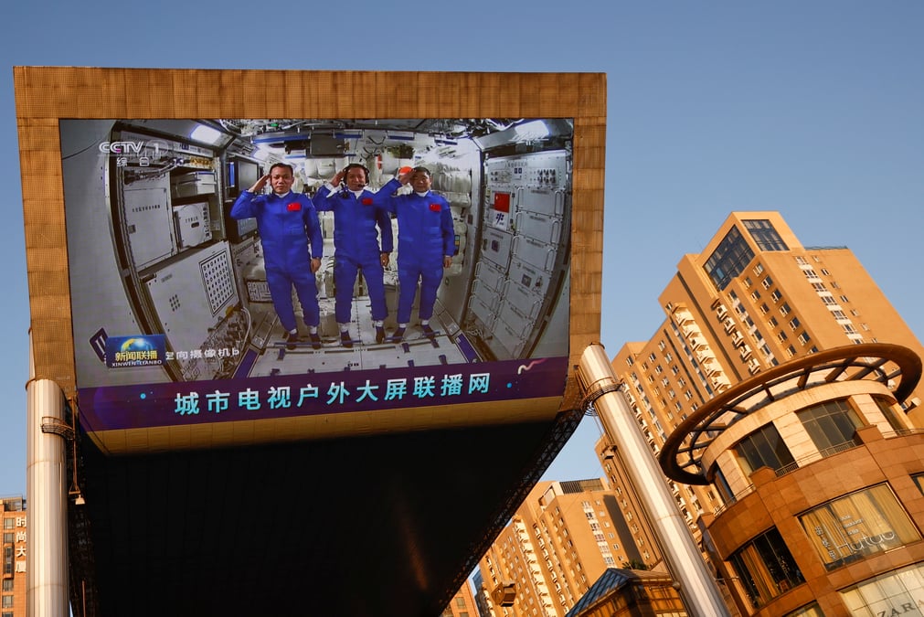 Les taikonautes chinois entament leur voyage de retour vers la terre