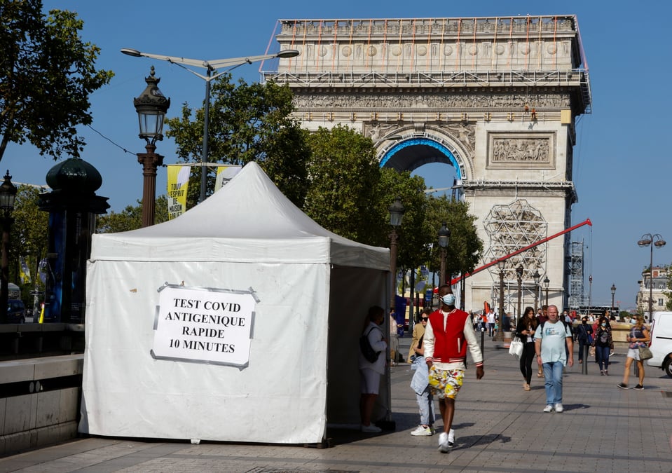 France: plus de 48.000 nouveaux cas, conseil de defense sanitaire lundi