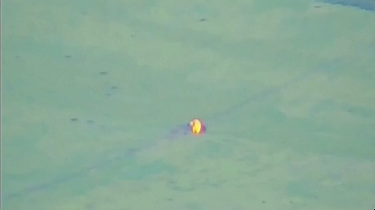 Une video prise par un drone montre une explosion dans une zone non-identifiee