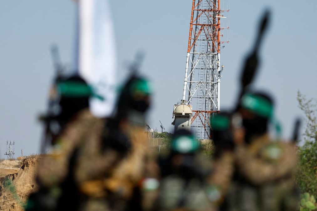 Des combattants palestiniens de la branche armee du hamas lors d'un defile militaire a gaza