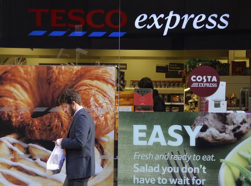 Tesco revoit à la baisse sa prévision de résultat annuel