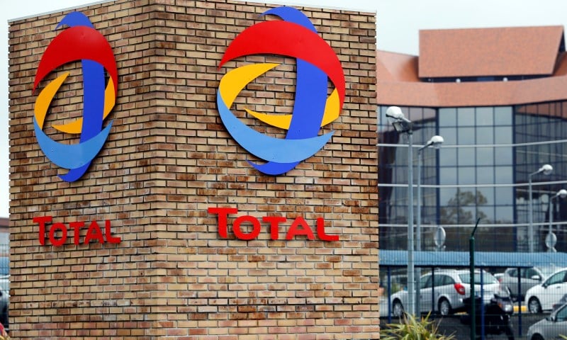 Moody's abaisse la note de total