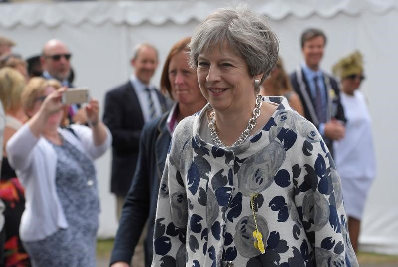 May pourrait aller au bras de fer avec les europeens, selon le sunday telegraph