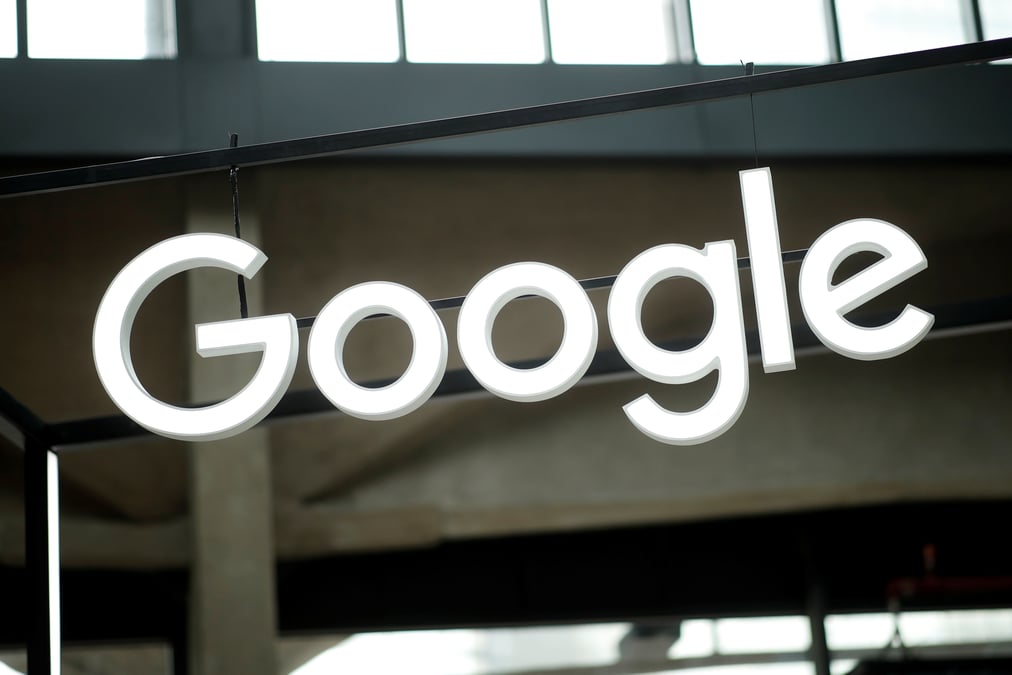Le maire assigne google et apple pour pratiques commerciales abusives