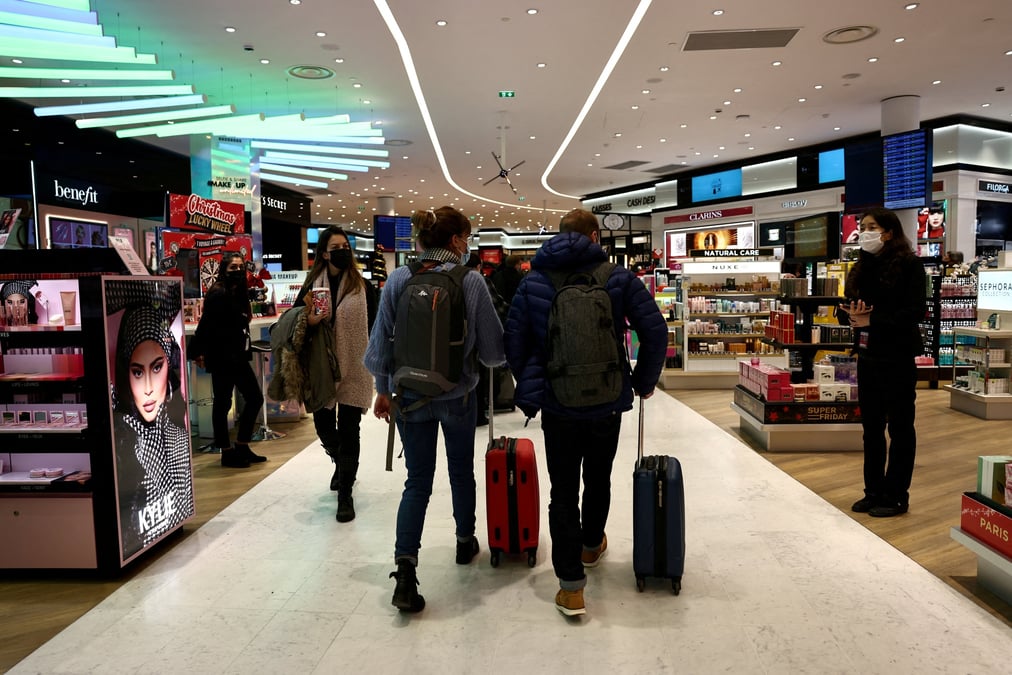 France: 10% des vols annules vendredi a roissy sur fond de greve, selon adp