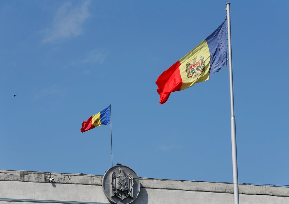 Photo d'archives de drapeaux moldaves dans le centre de chisinau