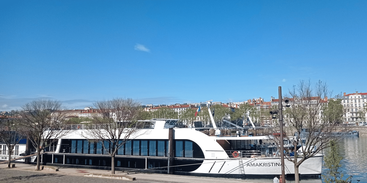Bâteau croisière sur le Rhône