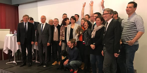 Les dix start-ups lauréates réunies autour des partenaires de l'Open Tourisme Lab.