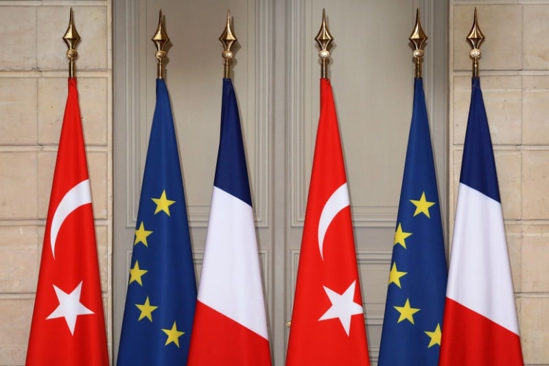 La france veut renforcer les liens economiques avec la turquie