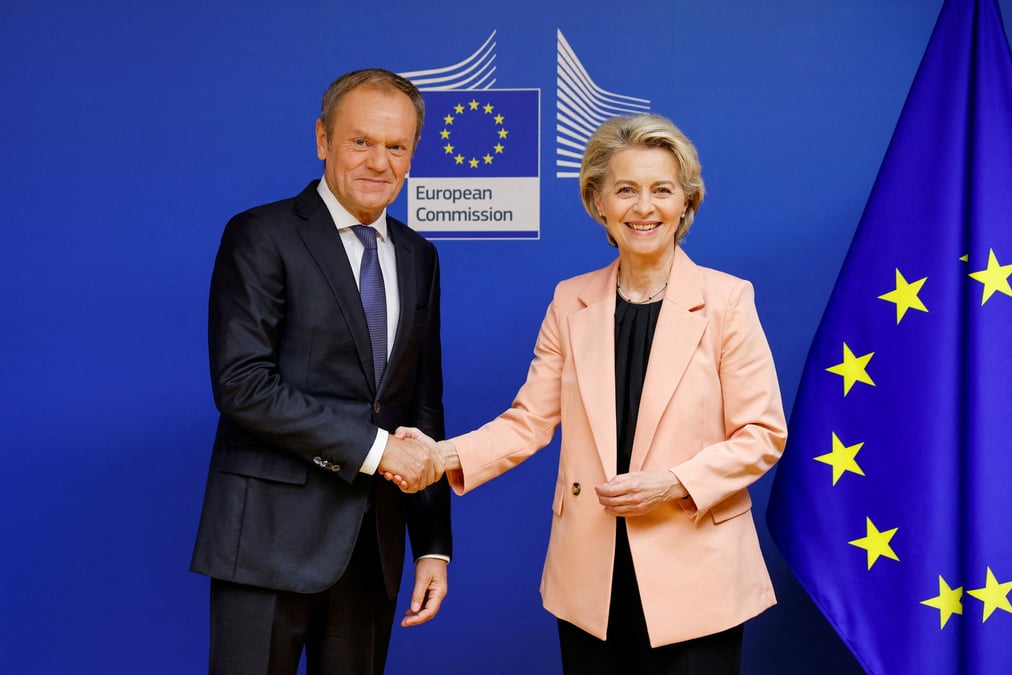 Politicien pro-europeen polonais donald tusk, avec la presidente de la commission europeenne ursula von der leyen a bruxelles