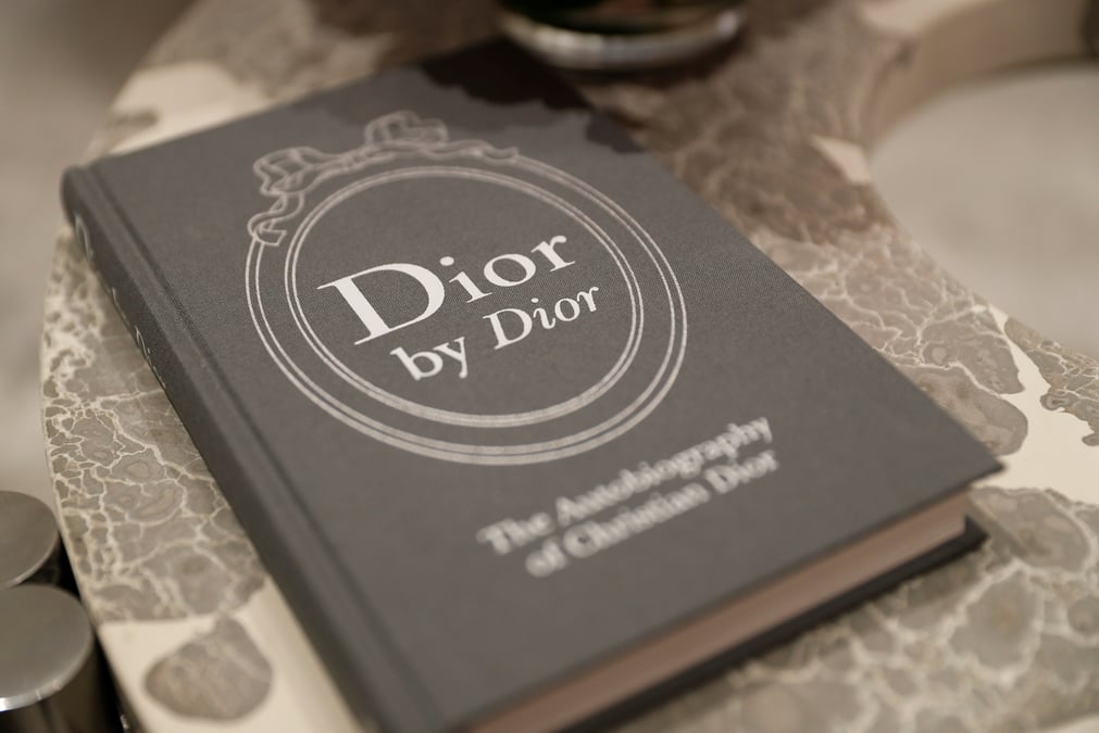 Une biographie de christian dior est exposee