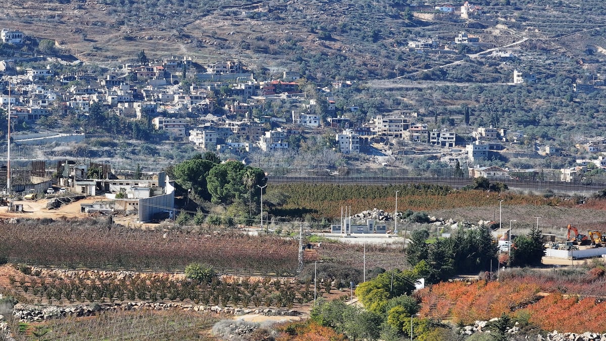 La treve au liban fragilisee par des frappes israeliennes et des tirs du hezbollah